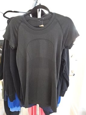 lululemon athletica black short sleeve athletic top